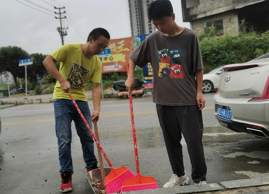 建筑工程学院团总支携手打造文明城市(图2)